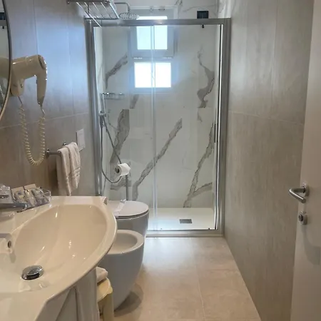 Tritone Szálloda 3*