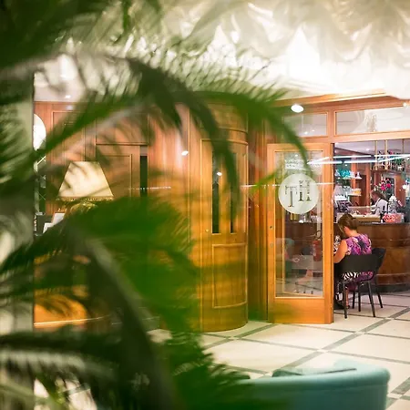 Tritone Otel