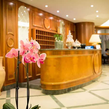 Tritone Otel 3*