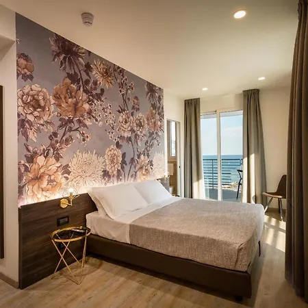 Otel Tritone 3*