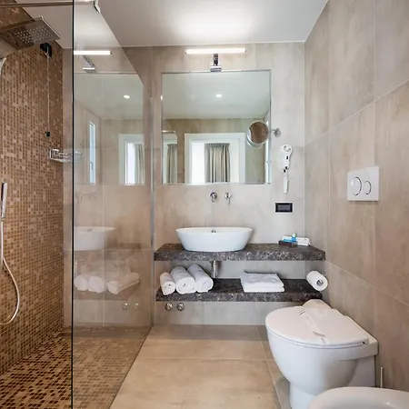 Otel Tritone